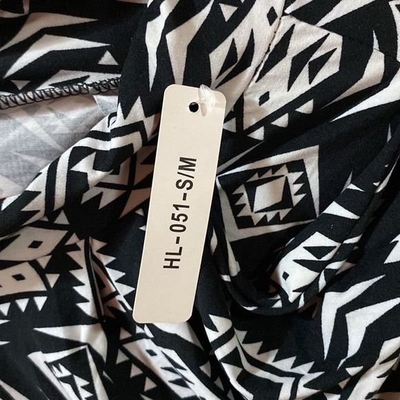 Fancy Fans leggings with pockets size small - Picture 5 of 7